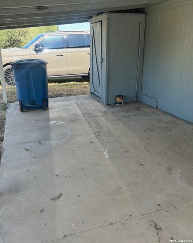 504 E Hondo, Devine, TX 78016