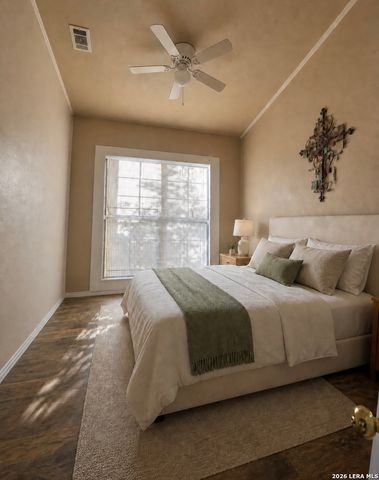 504 E Hondo, Devine, TX 78016