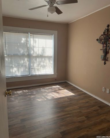 504 E Hondo, Devine, TX 78016