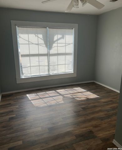 504 E Hondo, Devine, TX 78016