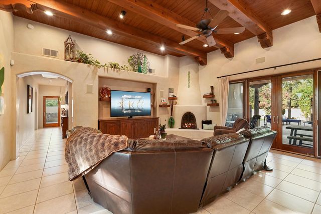 1109 Bona Terra Loop NW, Albuquerque, NM 87114