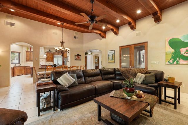 1109 Bona Terra Loop NW, Albuquerque, NM 87114