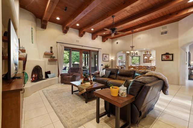 1109 Bona Terra Loop NW, Albuquerque, NM 87114