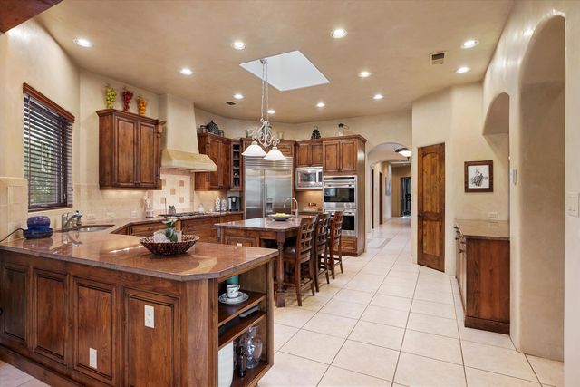 1109 Bona Terra Loop NW, Albuquerque, NM 87114