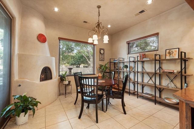 1109 Bona Terra Loop NW, Albuquerque, NM 87114