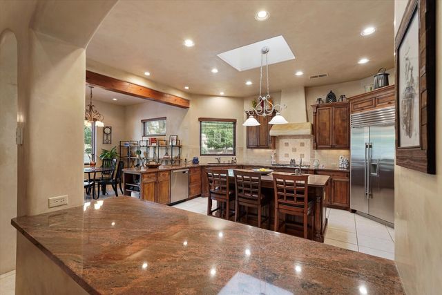1109 Bona Terra Loop NW, Albuquerque, NM 87114