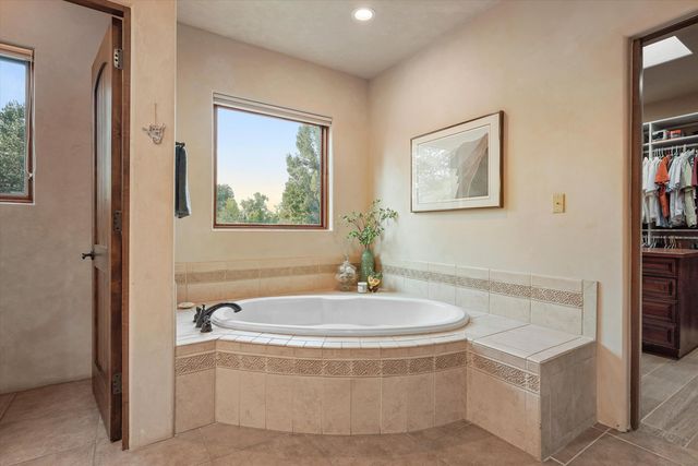 1109 Bona Terra Loop NW, Albuquerque, NM 87114