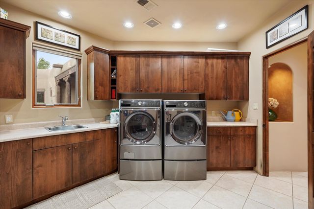 1109 Bona Terra Loop NW, Albuquerque, NM 87114
