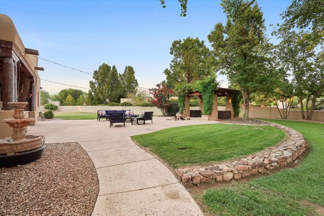 1109 Bona Terra Loop NW, Albuquerque, NM 87114