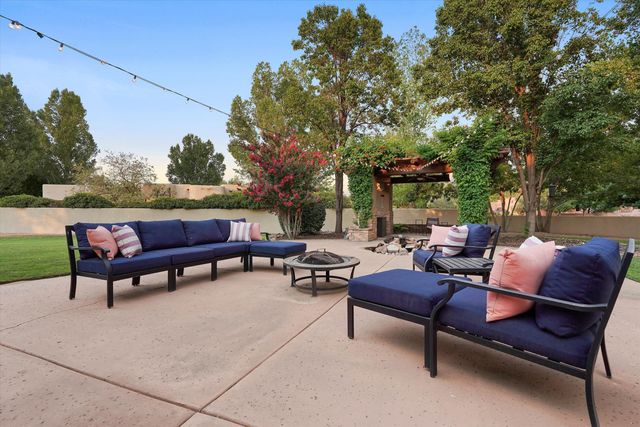 1109 Bona Terra Loop NW, Albuquerque, NM 87114