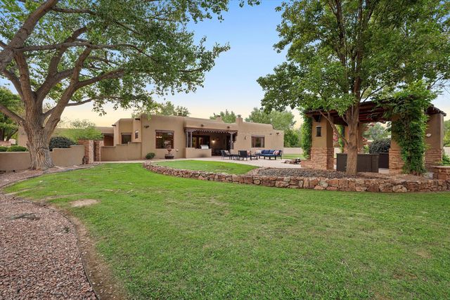 1109 Bona Terra Loop NW, Albuquerque, NM 87114