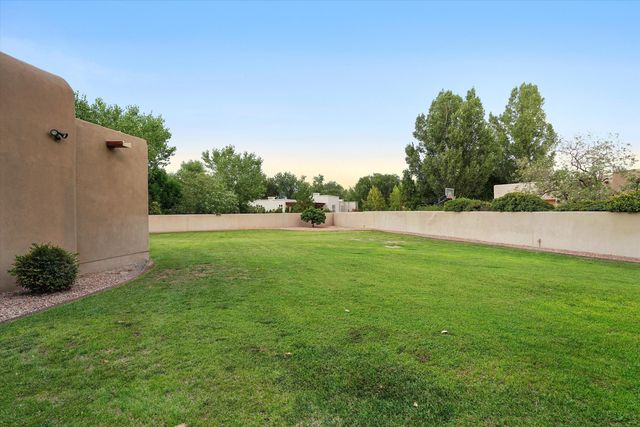 1109 Bona Terra Loop NW, Albuquerque, NM 87114