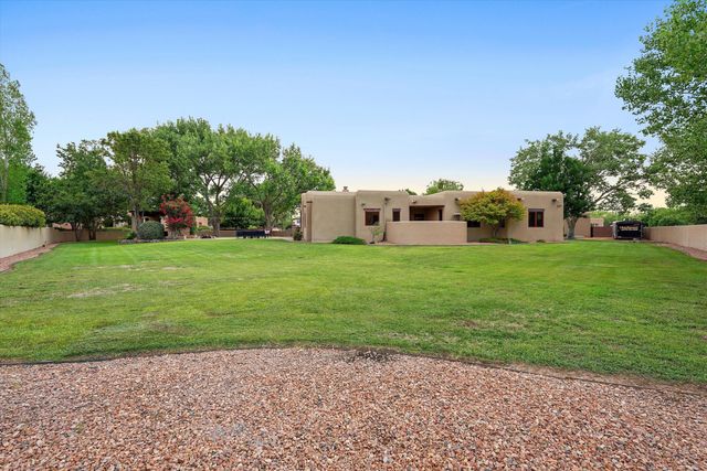 1109 Bona Terra Loop NW, Albuquerque, NM 87114