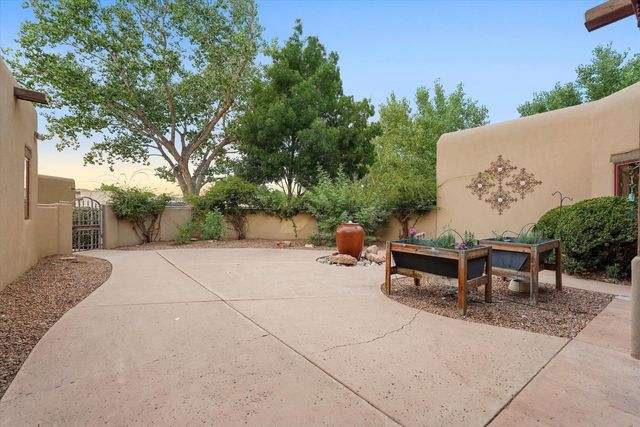 1109 Bona Terra Loop NW, Albuquerque, NM 87114