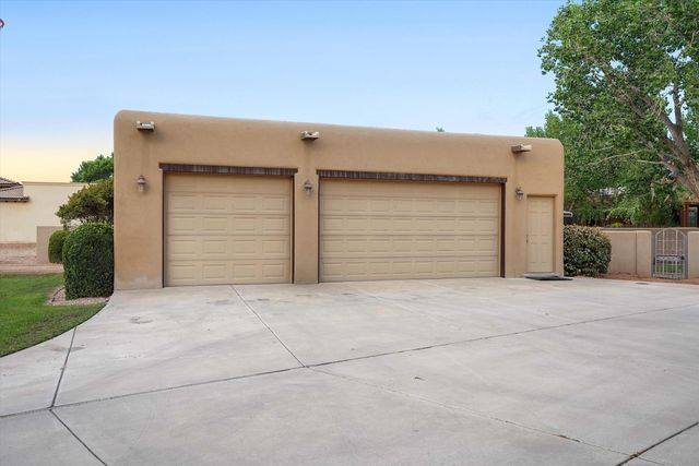 1109 Bona Terra Loop NW, Albuquerque, NM 87114