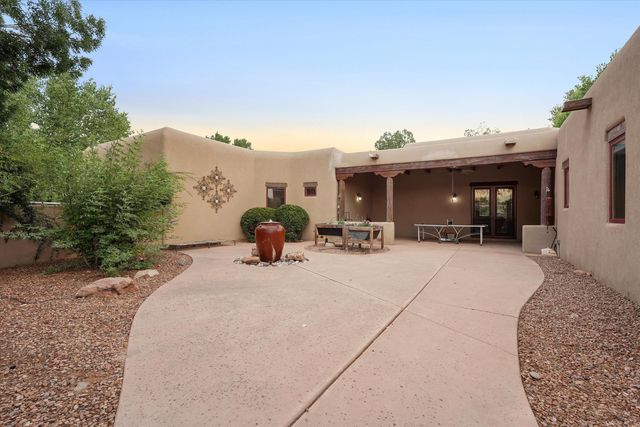 1109 Bona Terra Loop NW, Albuquerque, NM 87114