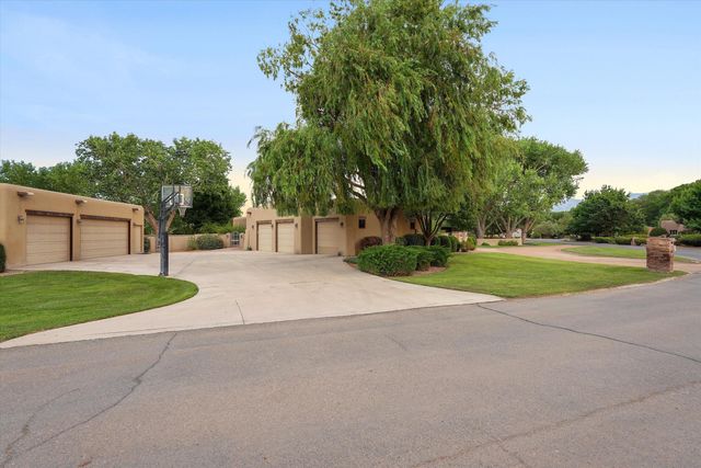 1109 Bona Terra Loop NW, Albuquerque, NM 87114