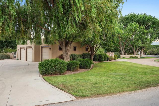 1109 Bona Terra Loop NW, Albuquerque, NM 87114