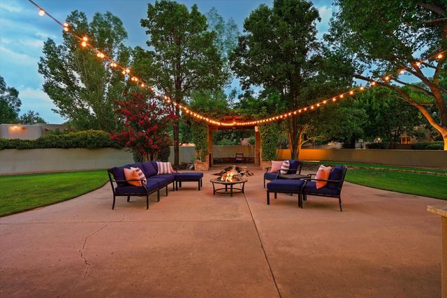 1109 Bona Terra Loop NW, Albuquerque, NM 87114