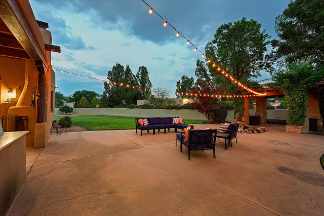 1109 Bona Terra Loop NW, Albuquerque, NM 87114