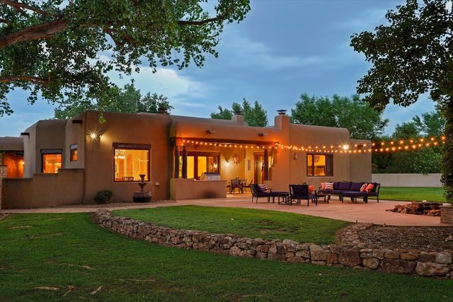 1109 Bona Terra Loop NW, Albuquerque, NM 87114