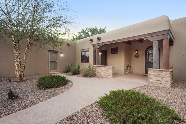 1109 Bona Terra Loop NW, Albuquerque, NM 87114