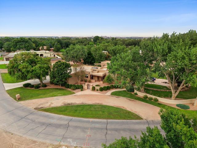 1109 Bona Terra Loop NW, Albuquerque, NM 87114