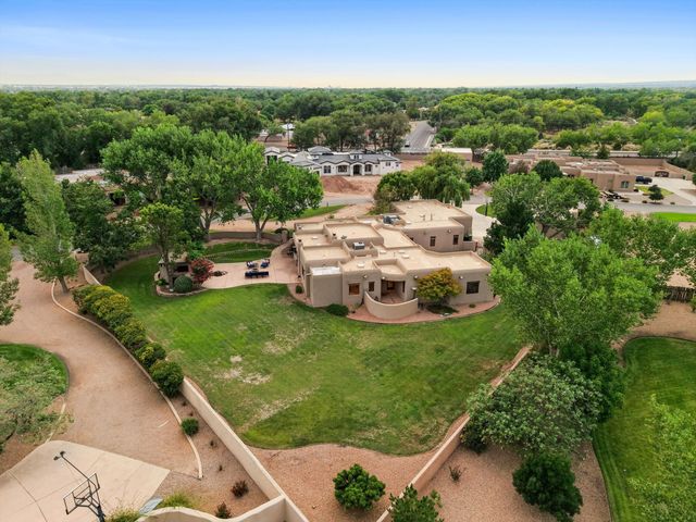 1109 Bona Terra Loop NW, Albuquerque, NM 87114