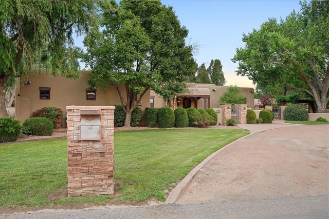 1109 Bona Terra Loop NW, Albuquerque, NM 87114