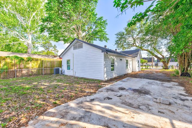 711 Staitti Street, Humble, TX 77338