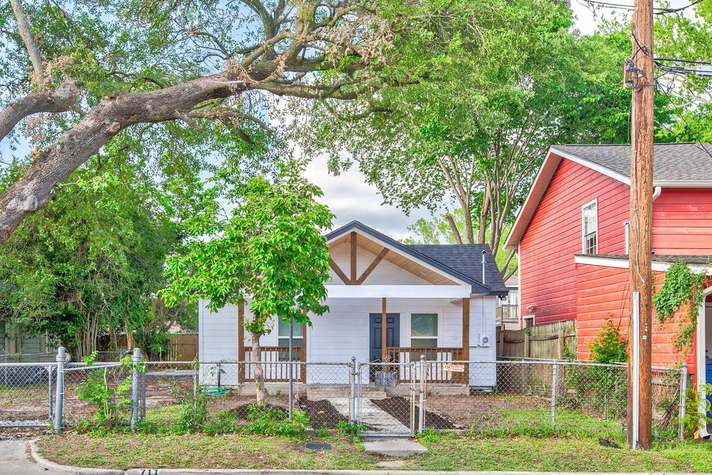 711 Staitti Street, Humble, TX 77338