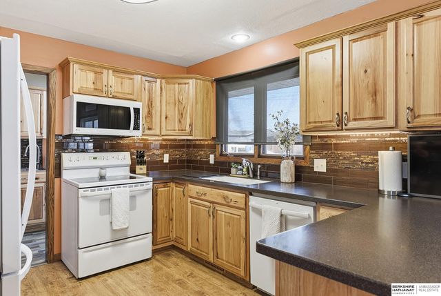 20764 Emmet Street, Omaha, NE 68022