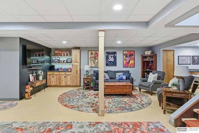 20764 Emmet Street, Omaha, NE 68022