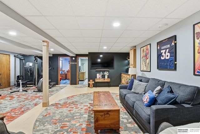 20764 Emmet Street, Omaha, NE 68022