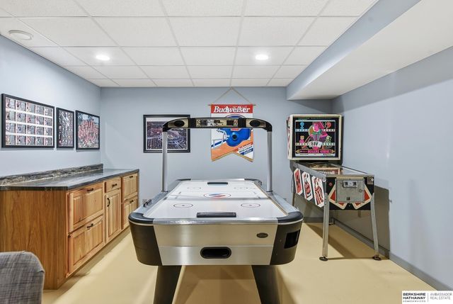 20764 Emmet Street, Omaha, NE 68022