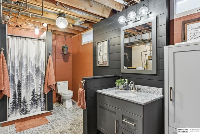 20764 Emmet Street, Omaha, NE 68022