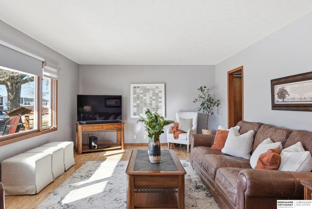 20764 Emmet Street, Omaha, NE 68022