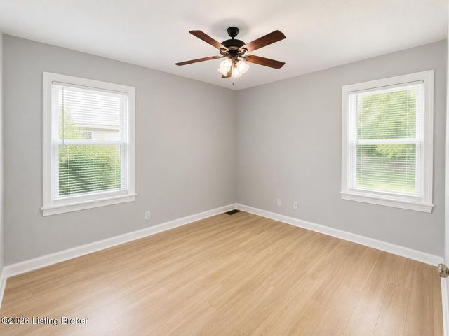 128 Mills Dr, Louisville, KY 40216