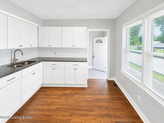 128 Mills Dr, Louisville, KY 40216