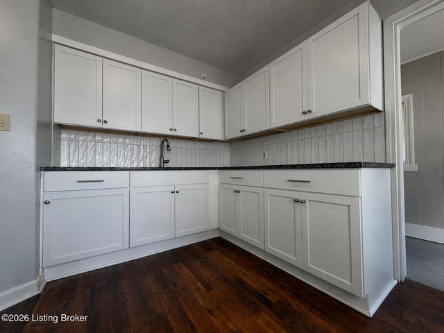 128 Mills Dr, Louisville, KY 40216