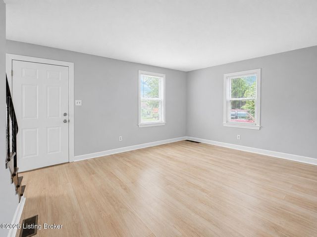 128 Mills Dr, Louisville, KY 40216