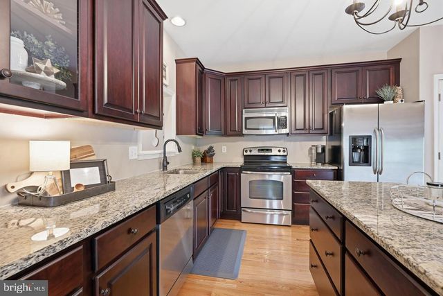 121 PUMPKIN PATCH LN, Hockessin, DE 19707