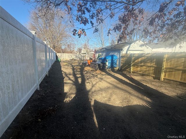 2804 Eagle Avenue, Medford, NY 11763