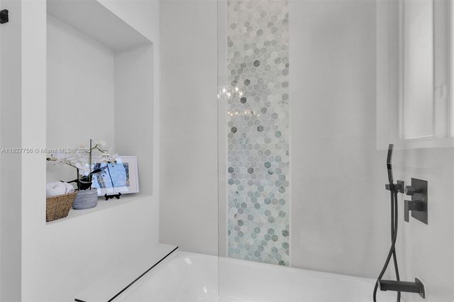 68 Coral Way, Key Largo, FL 33037