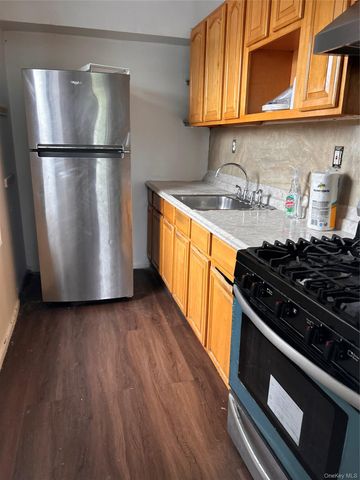 88-30 182nd Street 2G, Hollis, NY 11423