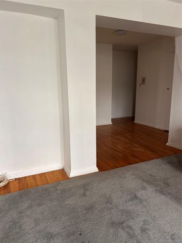 88-30 182nd Street 2G, Hollis, NY 11423