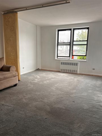 88-30 182nd Street 2G, Hollis, NY 11423