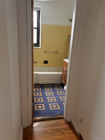 88-30 182nd Street 2G, Hollis, NY 11423