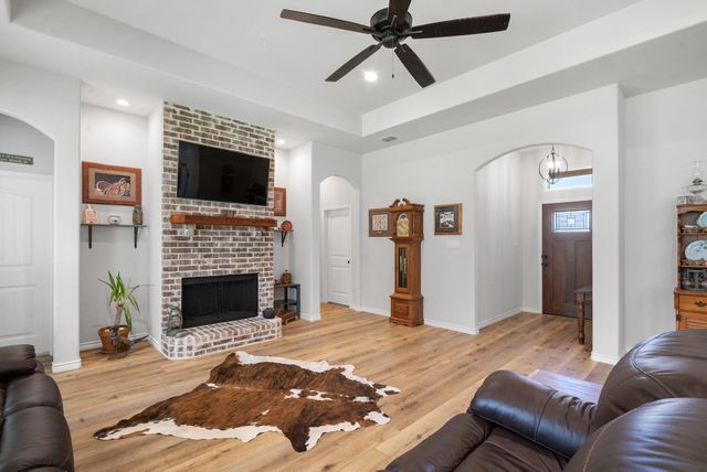 355 Sunset Cove, Bluff Dale, TX 76433