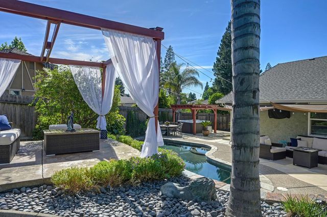 1005 Palos Verdes Ct, Roseville, CA 95661